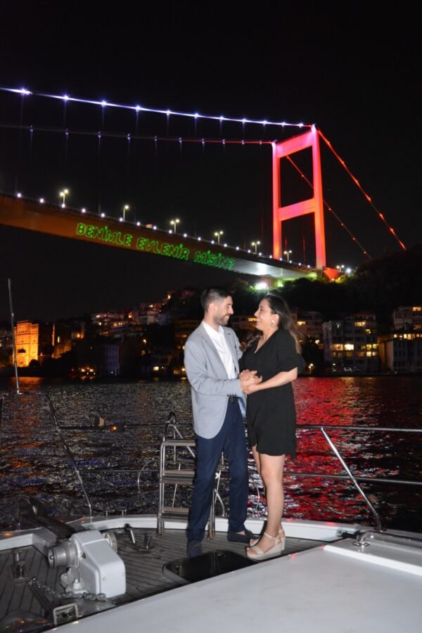 Teknede evlenme teklifi